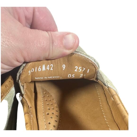 TB Phelps Men’s Suede Slip-On Shoes Tan Leather Trim SZ 9 Casual Comfort loafer - Picture 8 of 10